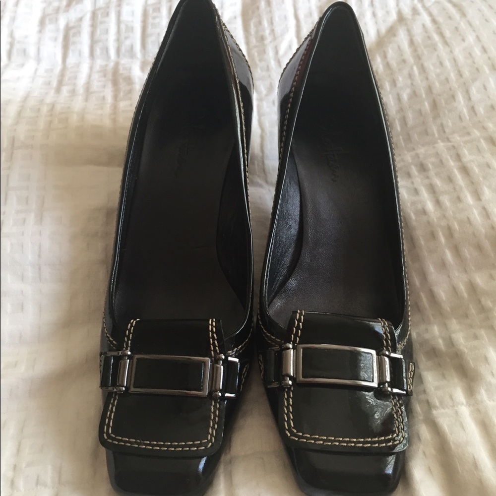 Black patent leather Cole Haan kitten heels pumps